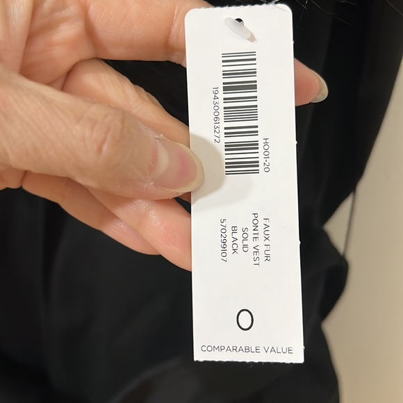 Chico’s Faux-Fur Pointe Vest Suze: 0 (4-6S) - Picture 7 of 10